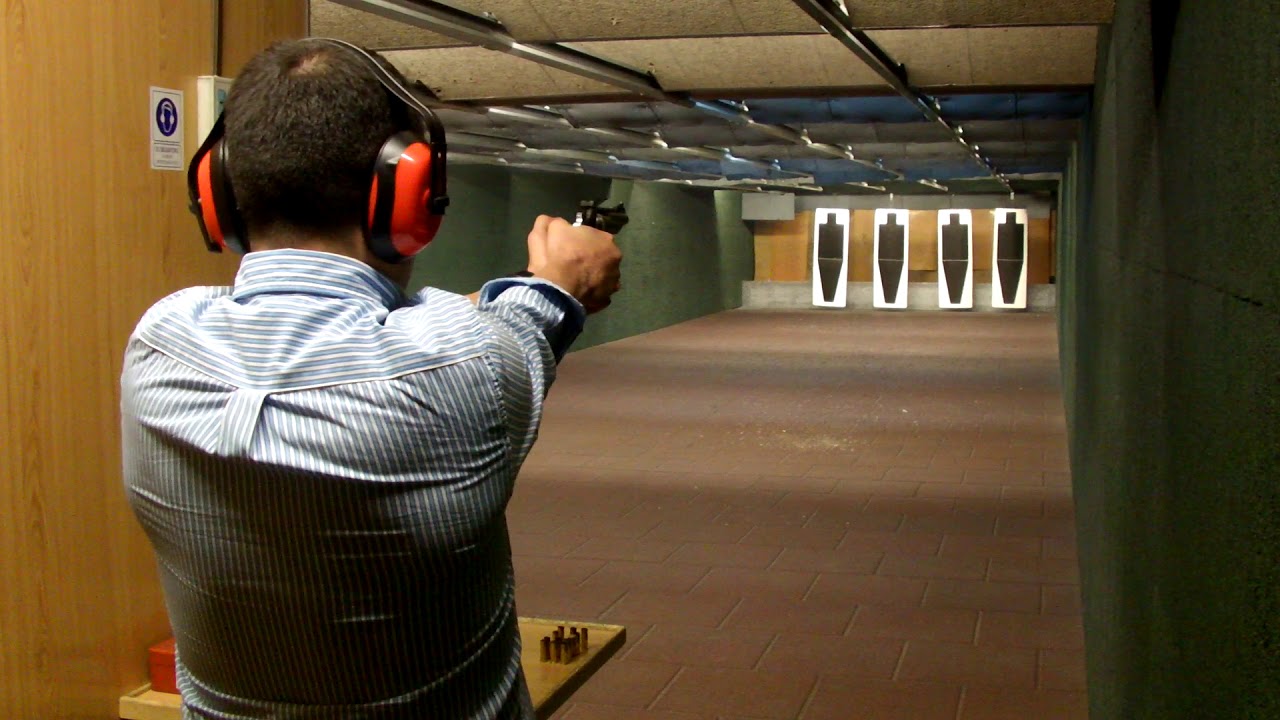 Ejercicio de tiro con revolver a 25 m