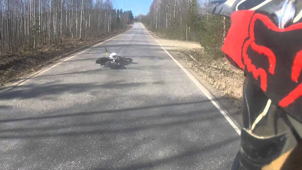 Yamaha DT &uml;lipalle ja sen yli&uml;