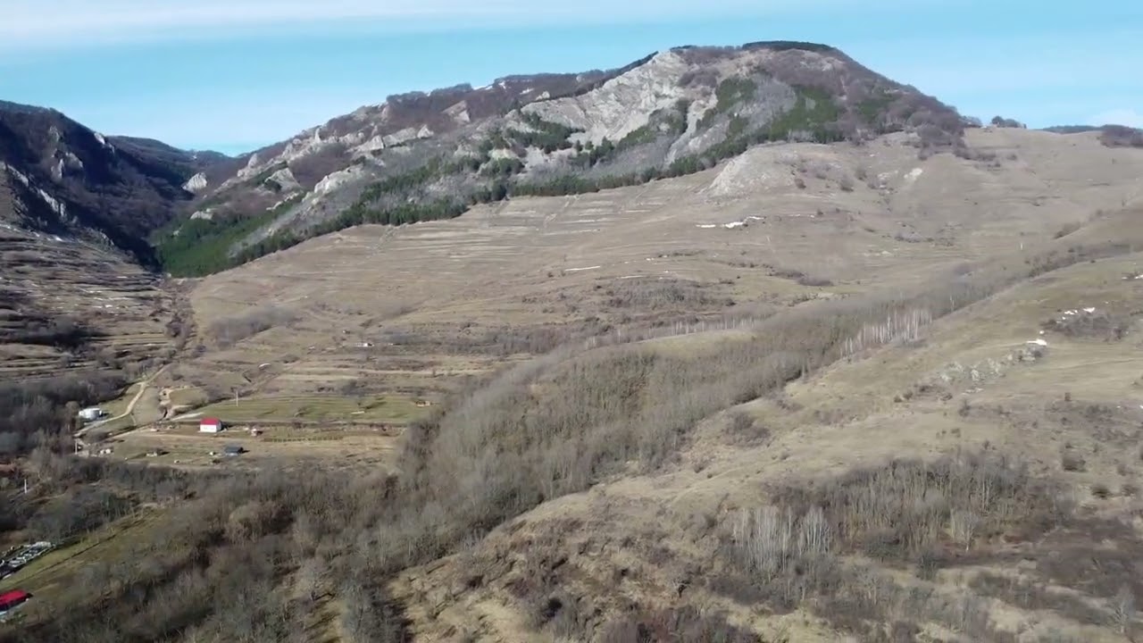 Casă din piatră la poalele Bedeleului – Izvoarele, comuna Livezile, jud. Alba
