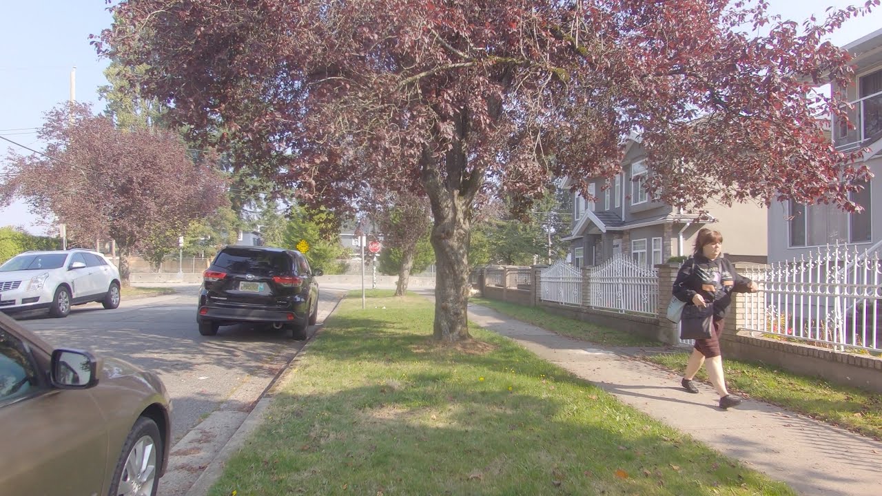 Life in Vancouver Canada. East Side. Fairmont & Moss Street - Kingsway. Walking in the City.