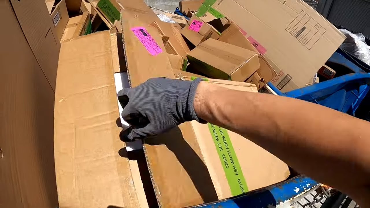 Dumpster Diving- I can't leave this in  trash