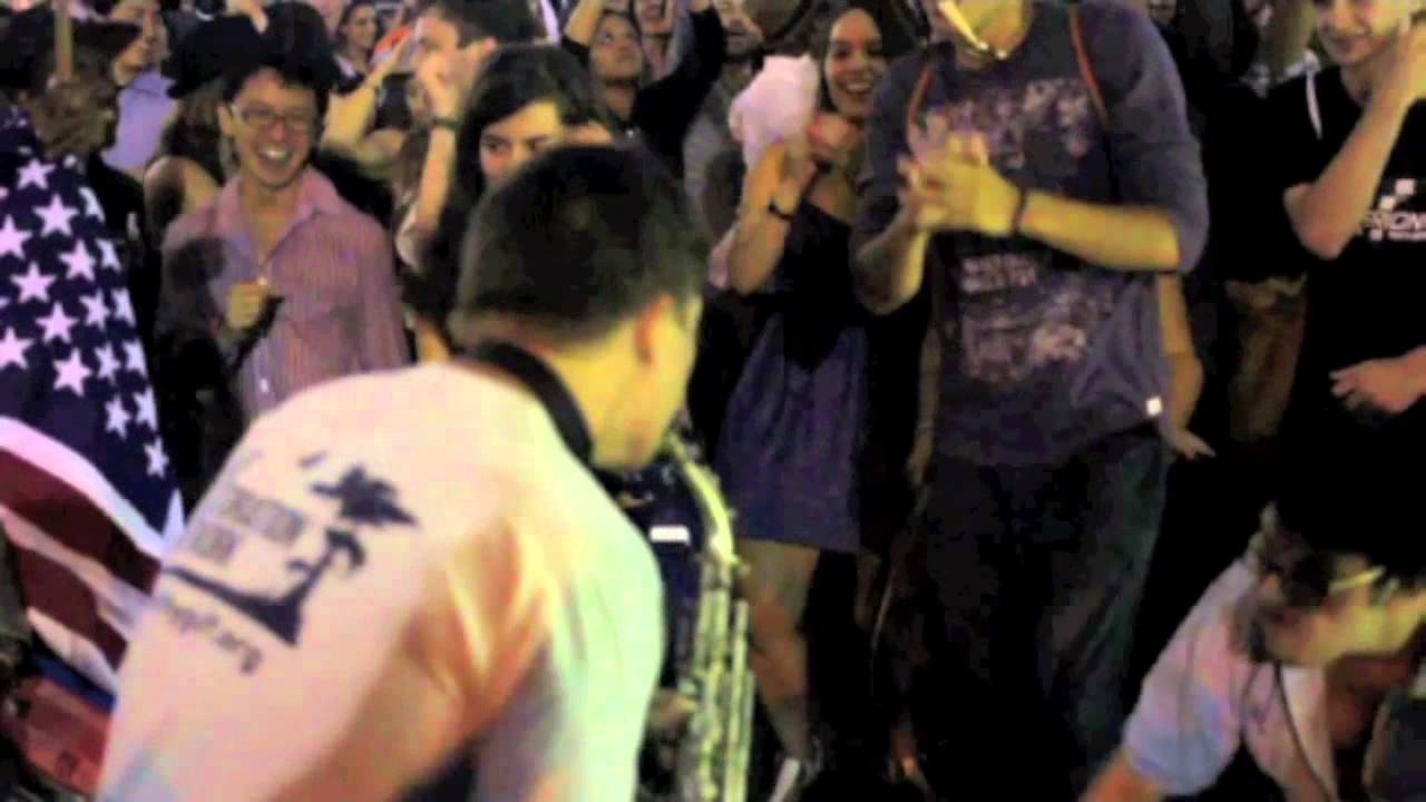 Moon Zooz (Moon Hooch +@toomanyzoozofficial)