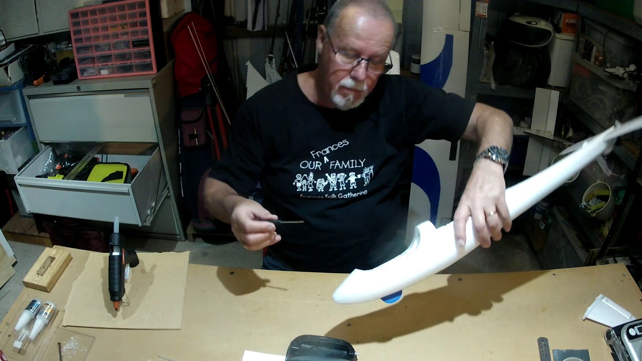FX707S Installing the cockpit cover and tail section