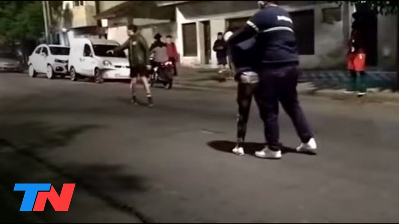 Vecinos de Lan&uacute;s atraparon a dos mujeres que hab&iacute;an asaltado a un hombre  y le quer&iacute;a robar el auto
