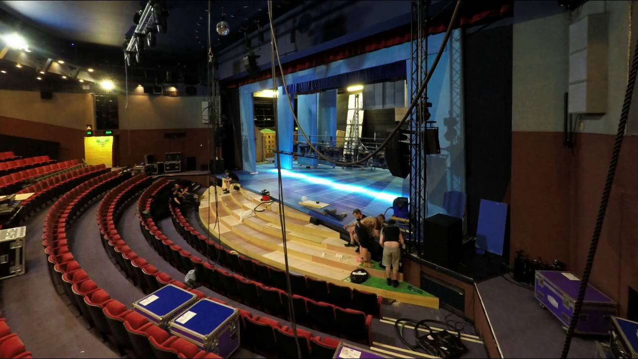 Singin' In The Rain 2016 Get-in Timelapse Gordon Craig Theatre