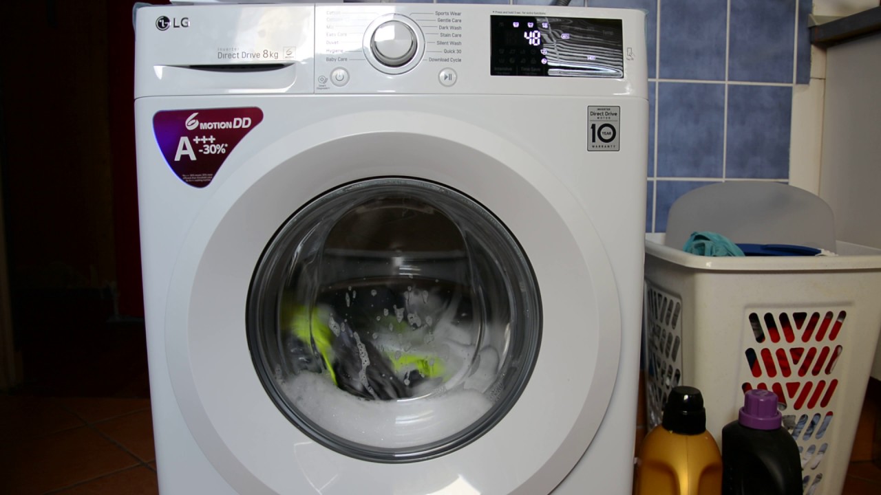 LG Direct Drive 8kg mosógép mosás közben