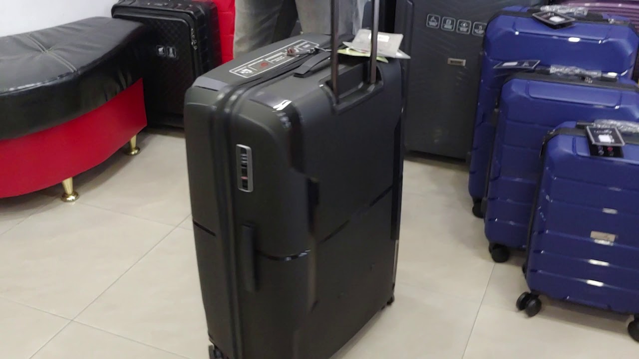 Чемодан большой черный Airtex 245
