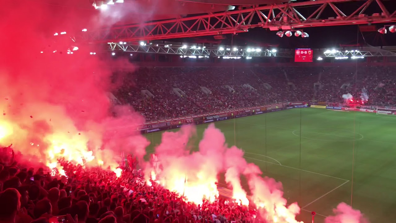 Τα καπνογόνα παίρνουνε φωτιά....