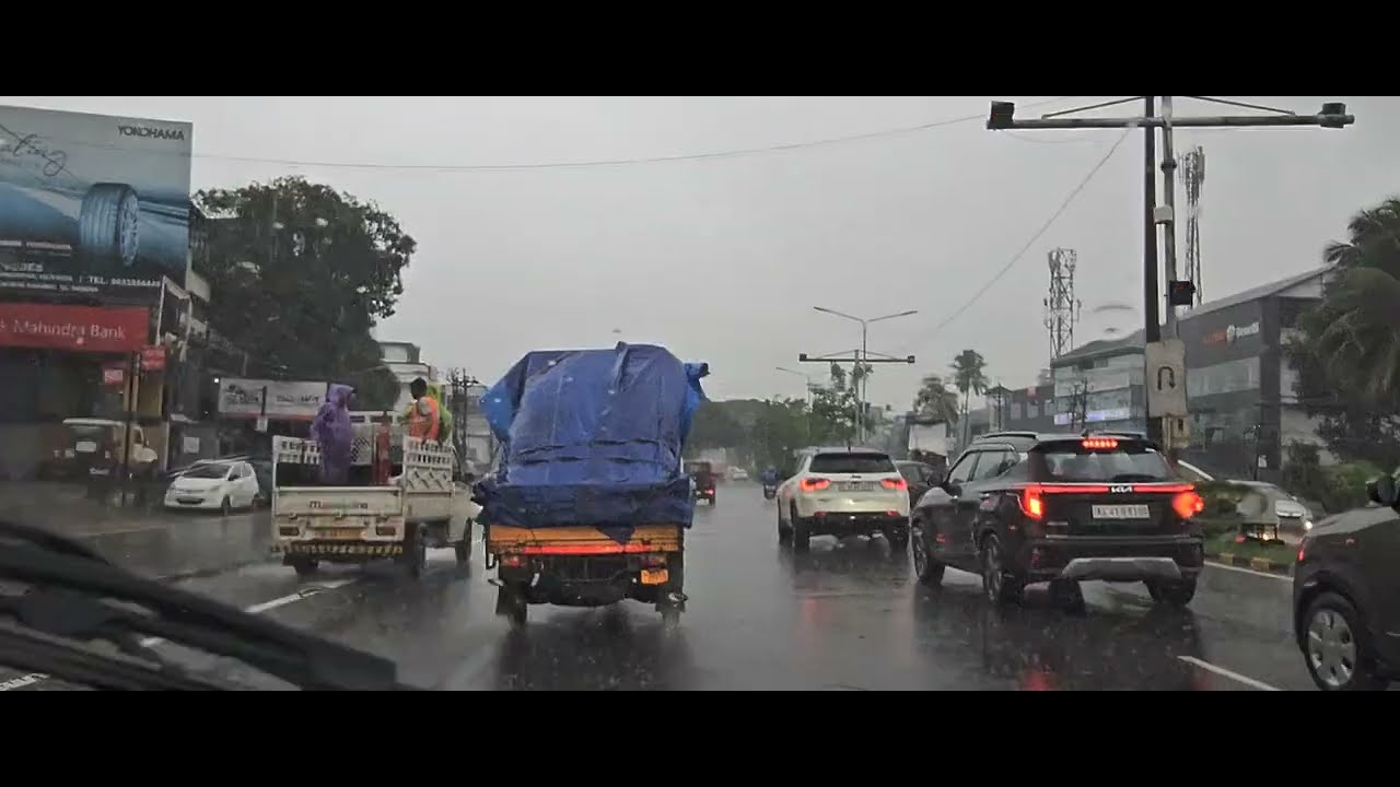 Rainy Late evening Drive from Vyttila to Kundannoor | 80s & 90s Vibes | Kerala Road Trip in Monsoon
