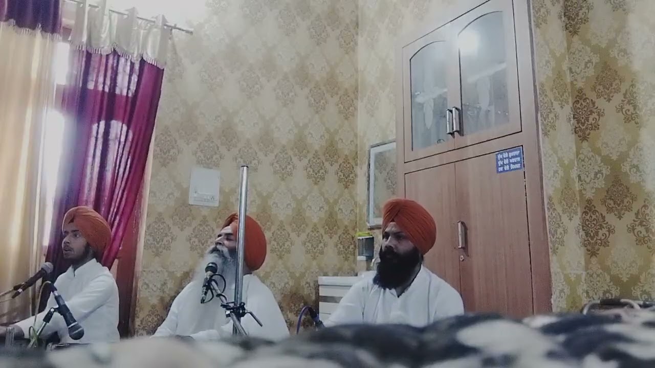 ਜਾਗਹੁ ਜਾਗਹੁ ਸੂਤਿਹੋ ਚਲਿਆ ਵਣਜਾਰਾ।।