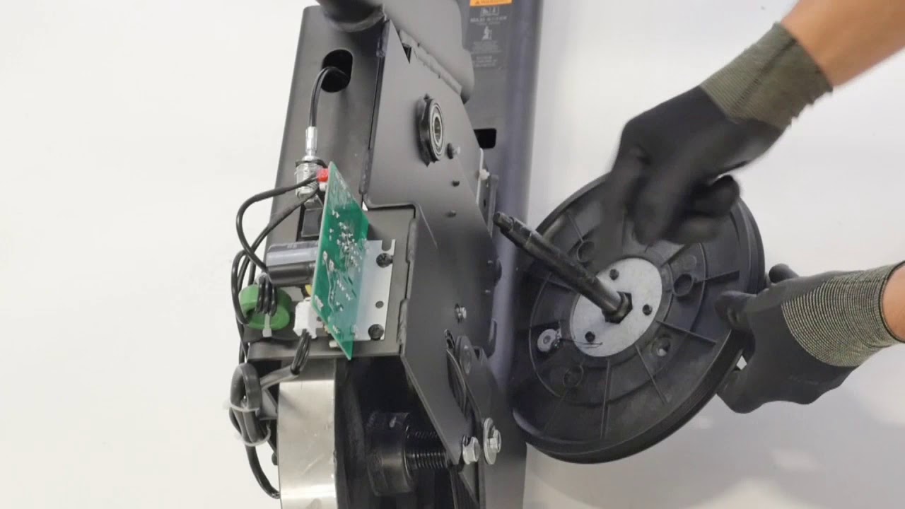 Comment changer le roulement de pédalier sur un vélo magnétique Domyos Bike 500 ?