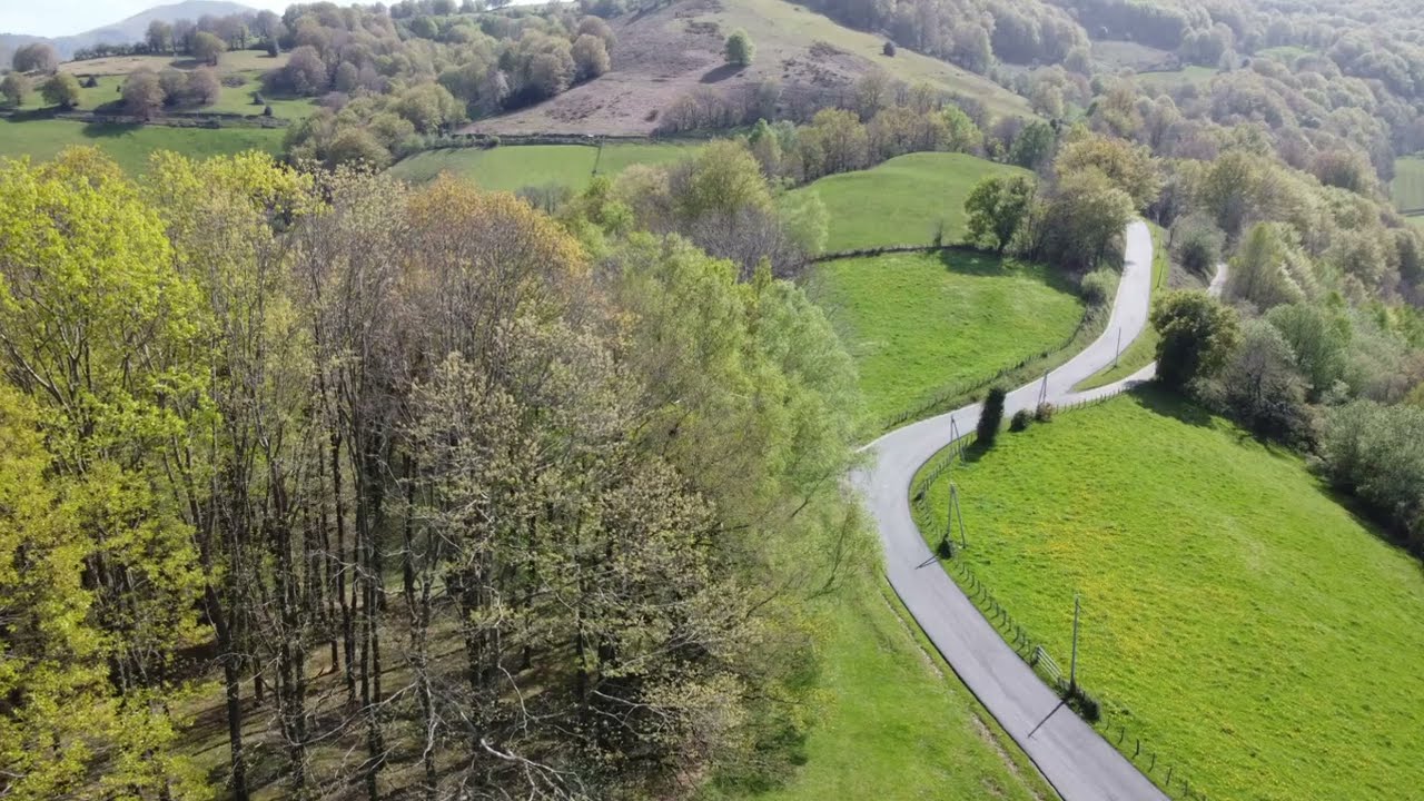 Sans compromis, La Vallée des Aldudes. Pays Basque.