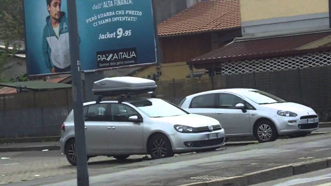 Milano, Baggio, via delle forze armate, sulla pista ciclabile