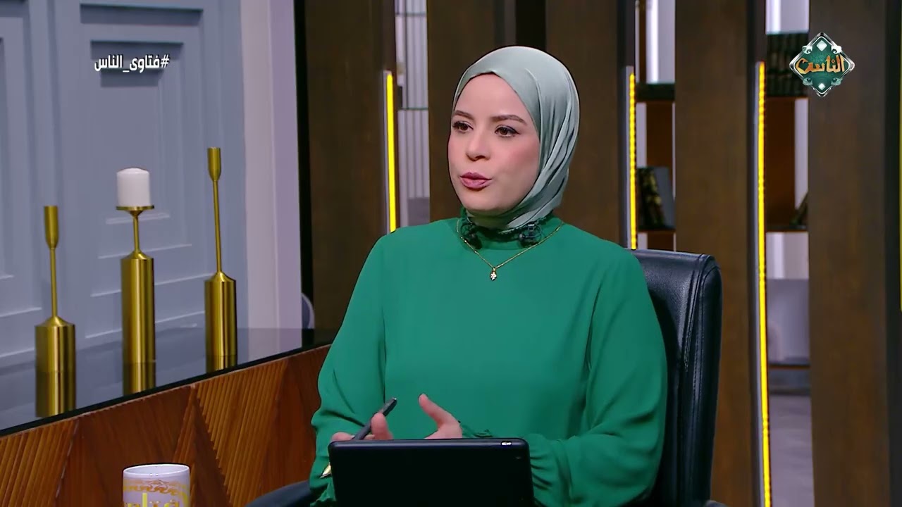 ما حكم الصلاة مع الإفرازات البنية التي تنزل من المرأة في أول أيام الدورة الشهرية وآخرها؟
