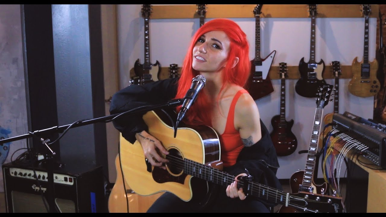 Lights 'Giants' Live Performance (Acoustic) | Hollywire