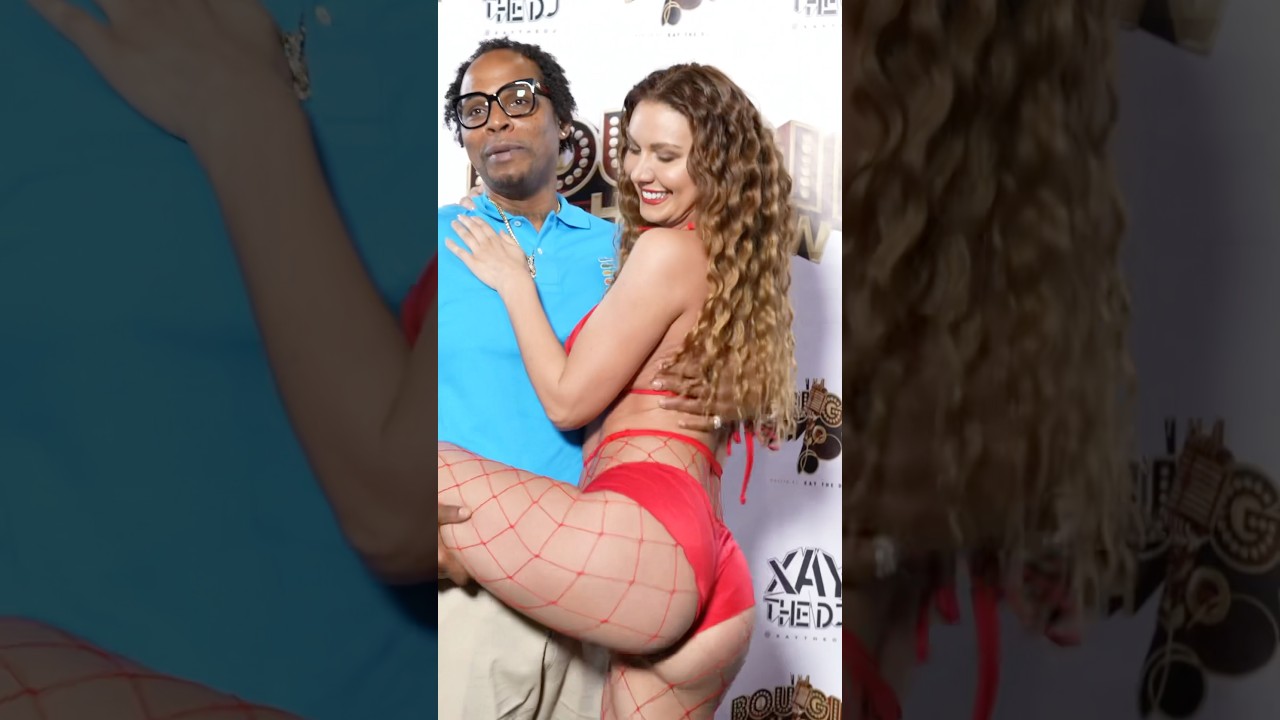 Exclusive BTS With Marina Valmont At The 2022 Exxxotica Chicago Convention. #marinavalmont