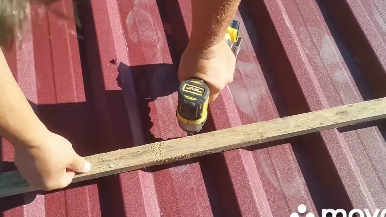 Cum se pune tabla pe acoperișul atelierului.