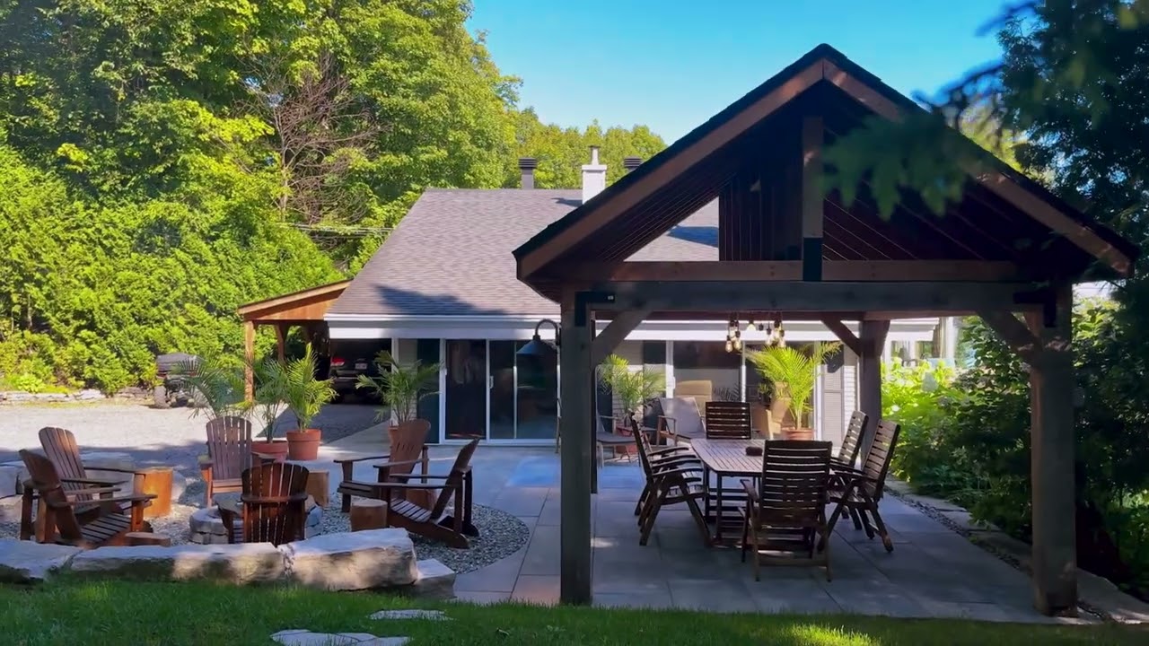 Maison de prestige au bord du lac | Chalet de luxe avec quai priv&eacute; et cabane &agrave; bateau