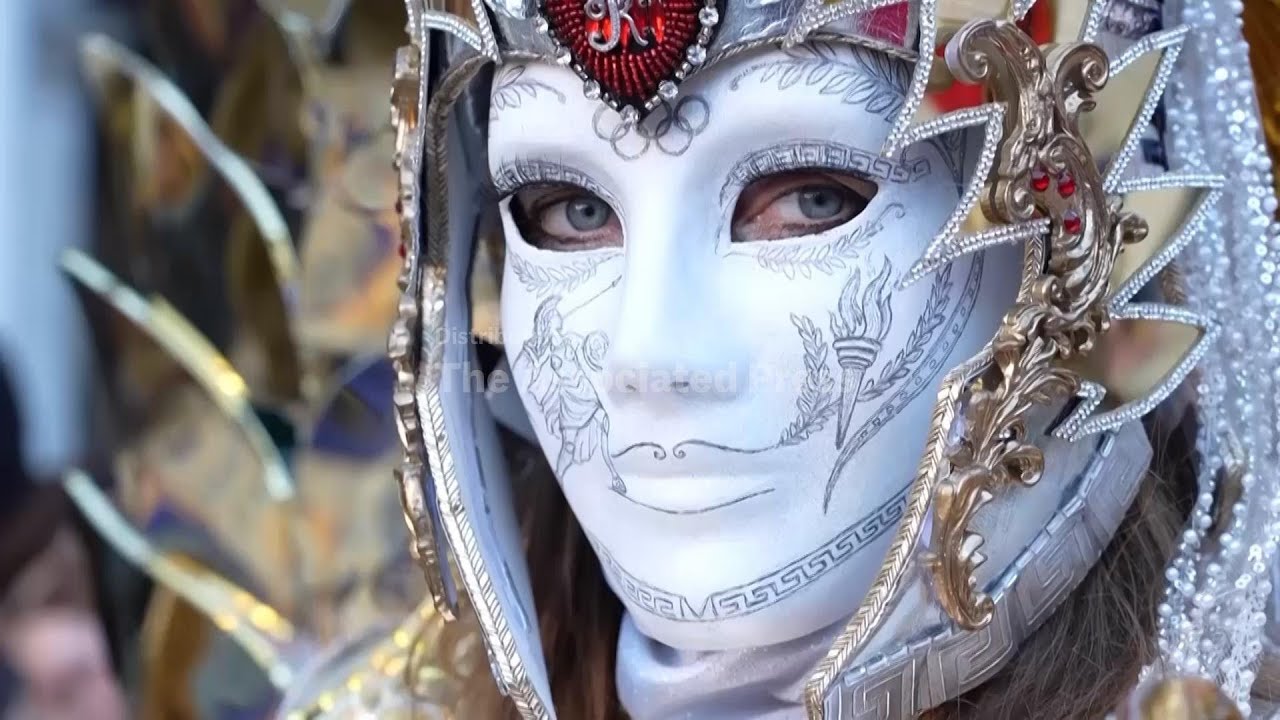 See the best costumes and masks at the Venice carnival