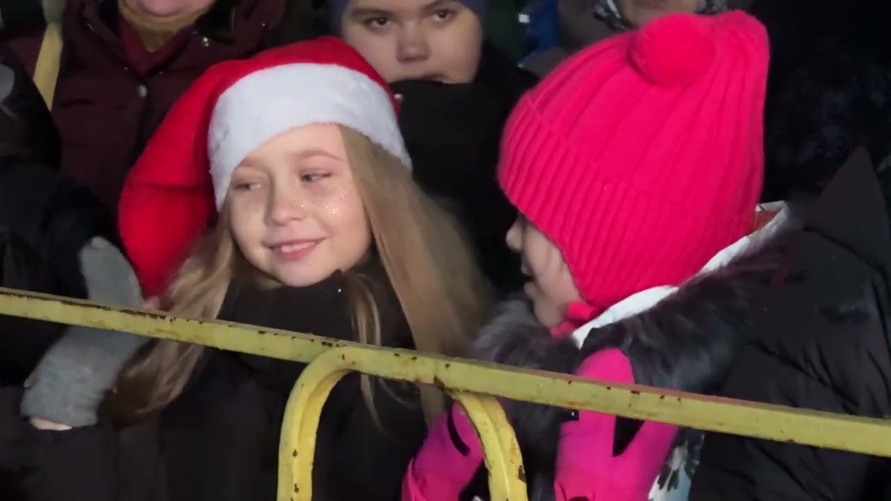 ПАРАД ДЕДОВ МОРОЗОВ И СНЕГУРОЧЕК 20 12 2025
