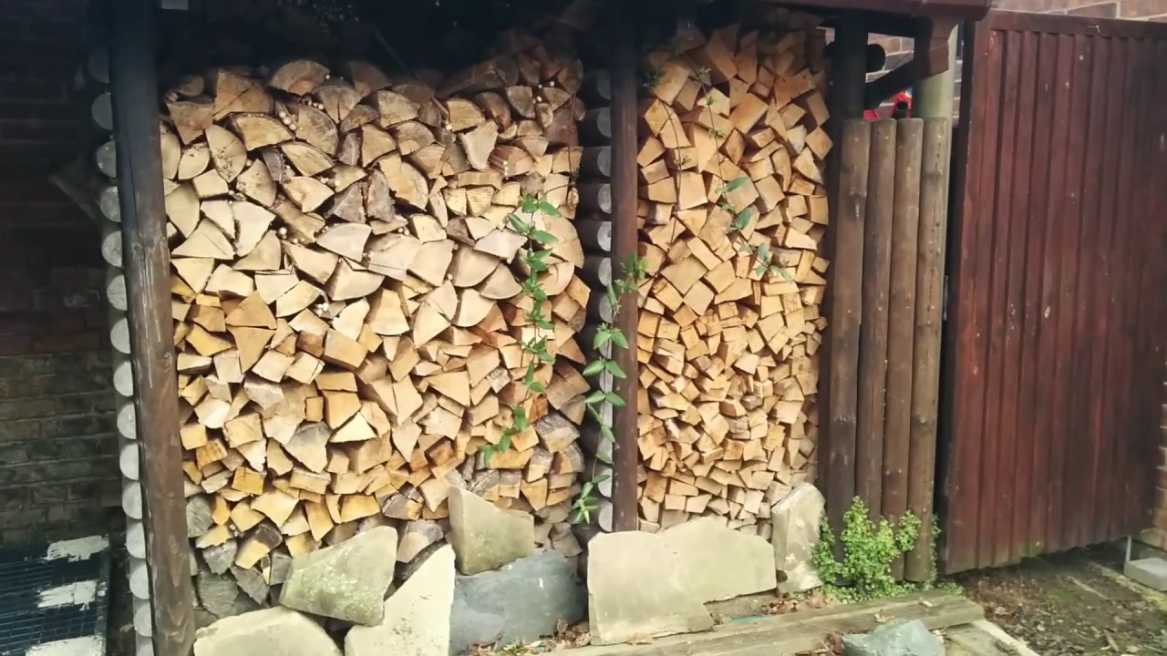 DIY Log store rustic design, palets for base