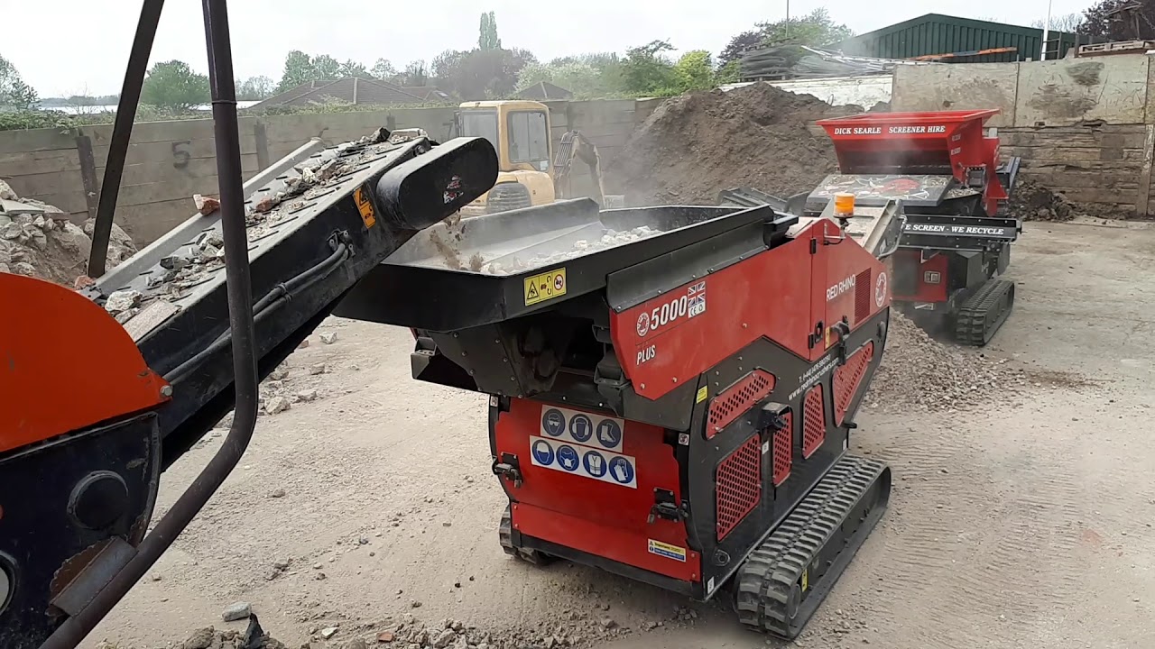 RED RHINOS BEING FED AT THE ZOO! - RED RHINO CONCRETE CRUSHER & SCREENER