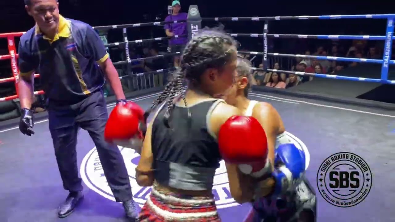 Olivia Sinbi Muay Thai  🇨🇦 (red) v Chabatong Sornpichai 🇹🇭(blue)