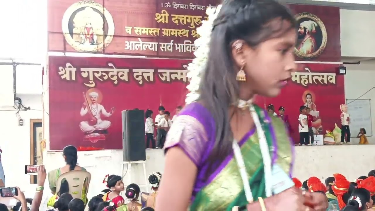 लबाड लांडगा ढोंग करतोय 