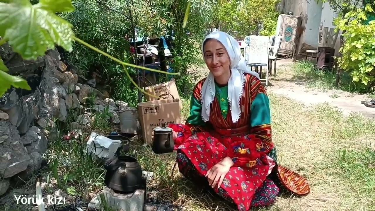 YÖRÜK KIZ GEÇMİŞTE Kİ YÖRESEL ELBİSEMİZ 