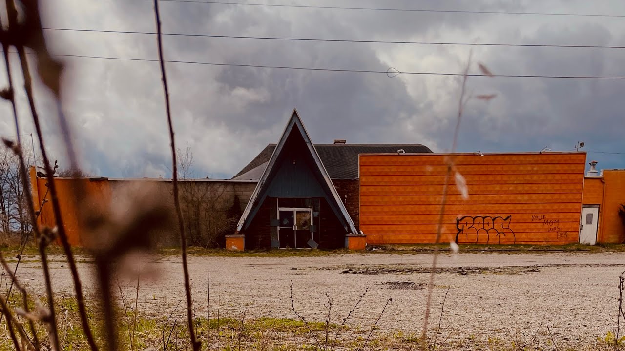 Abandoned Bowling Alley 🎳🏚️