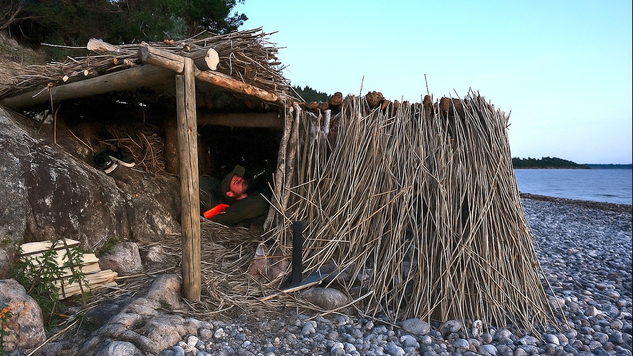 3 Days on a Remote Island: Building a Survival Shelter by the Beach