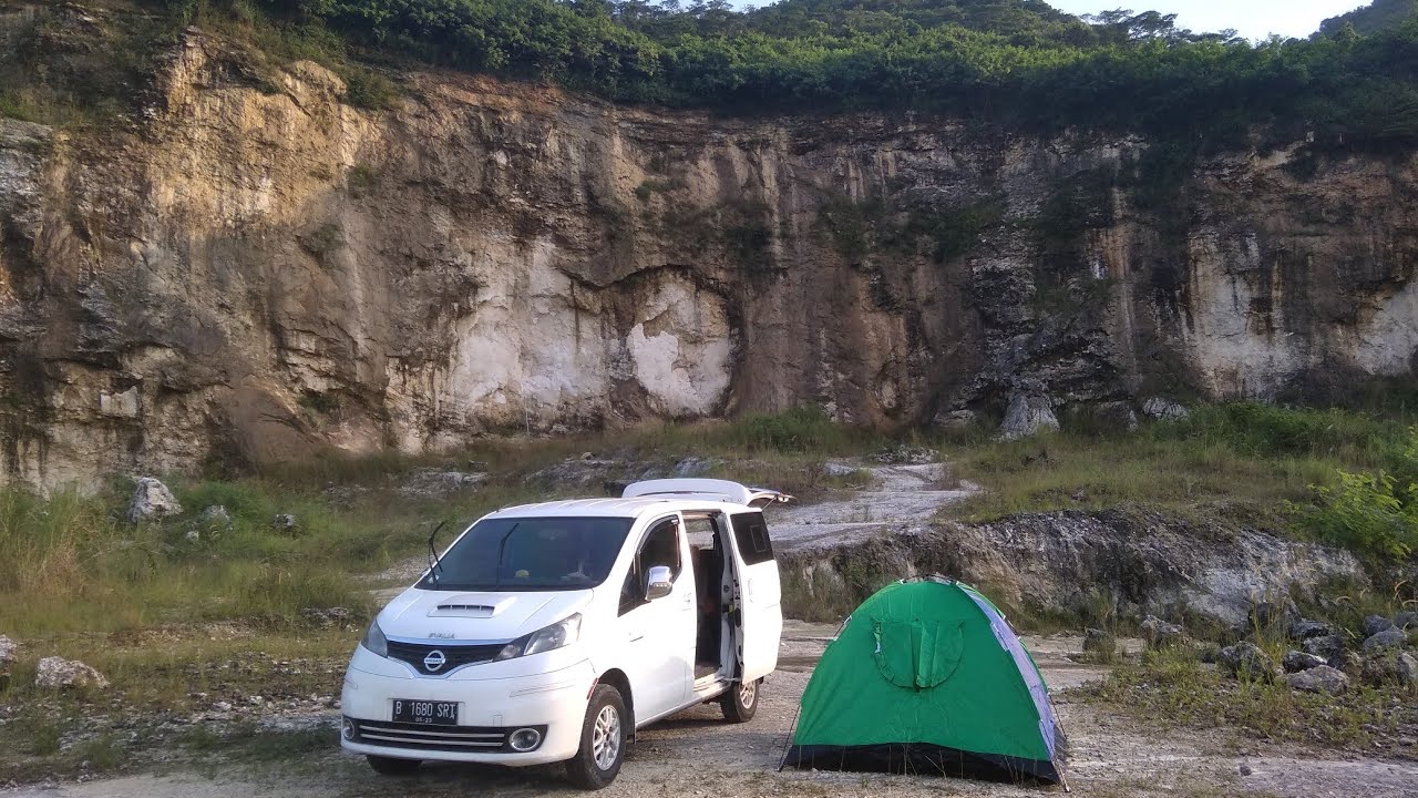 Camping di mobil Nissan NV200 Evalia di Goa Lalay Klapanunggal Bogor