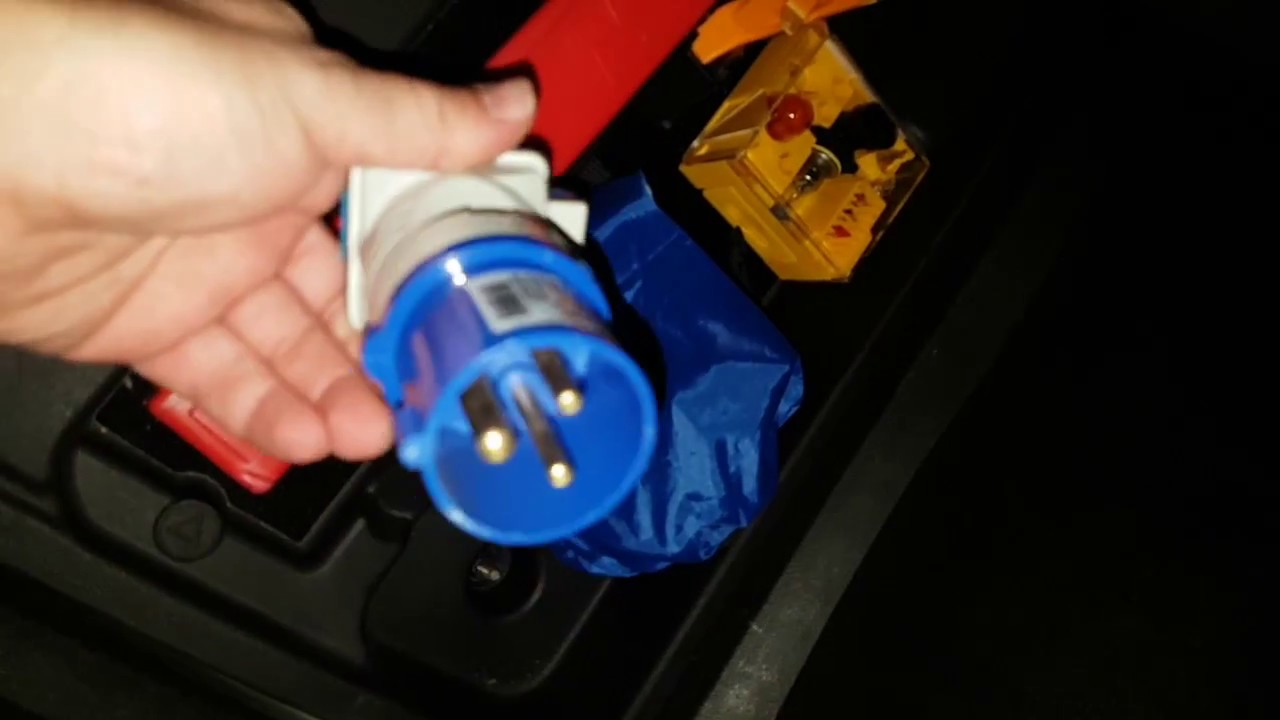 Cargando Opel Ampera con Adaptador CEE a Schuko