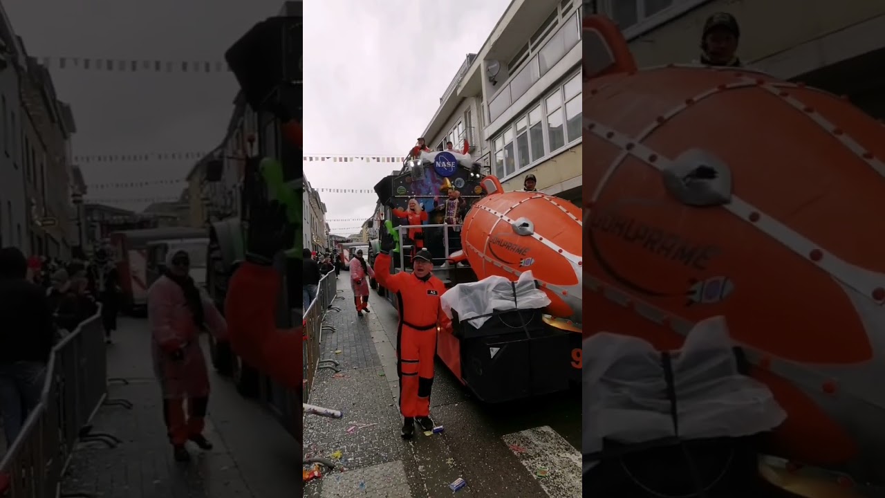 Die Parade des Rosenmontagszugs vor Prinz Liam I. am Gemeindehaus, 16. Februar 2026