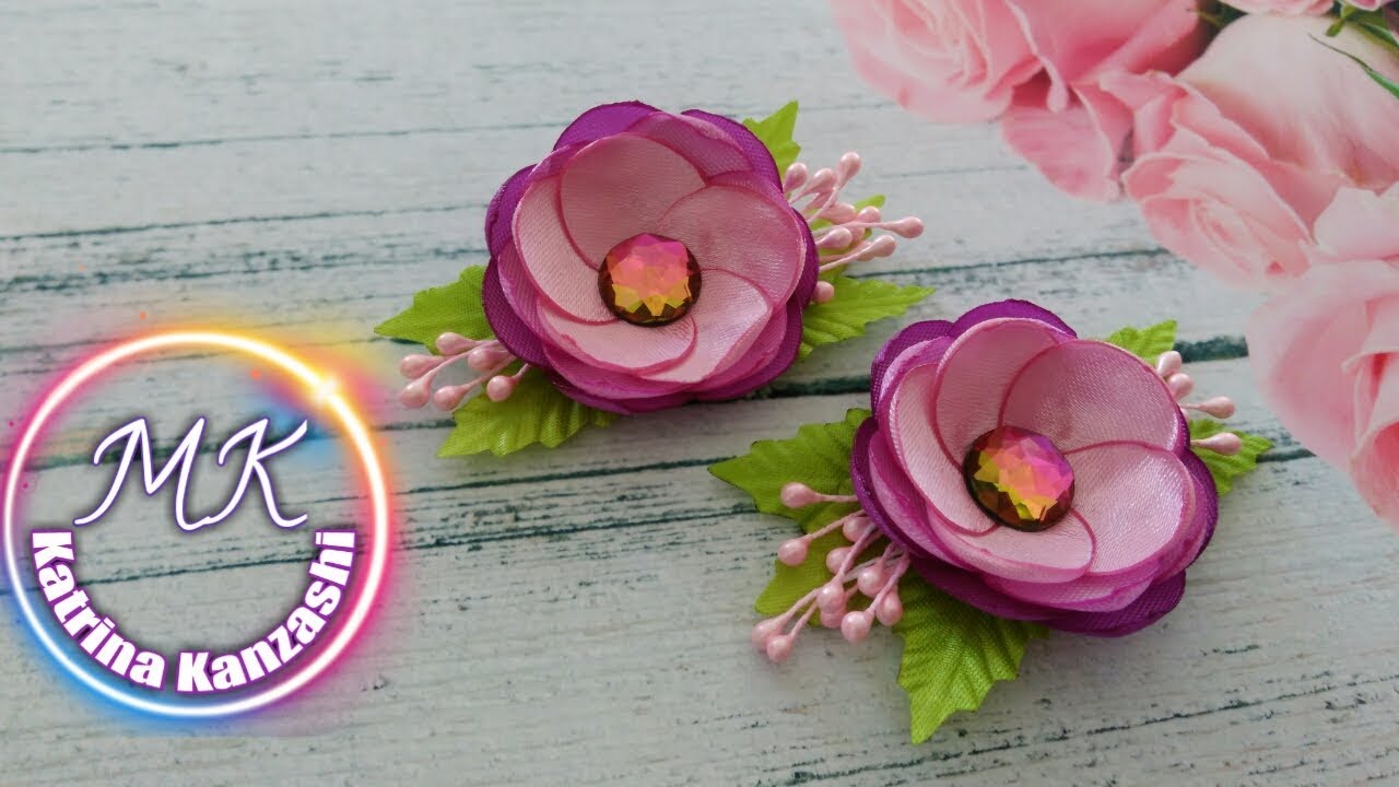 Миниатюрные цветочки из атласной ленты /Flores em miniatura de fita de cetim.