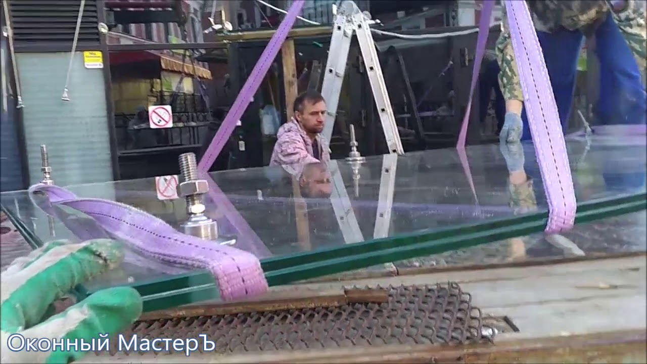 Установка стеклянного козырька в Бизнес Центре