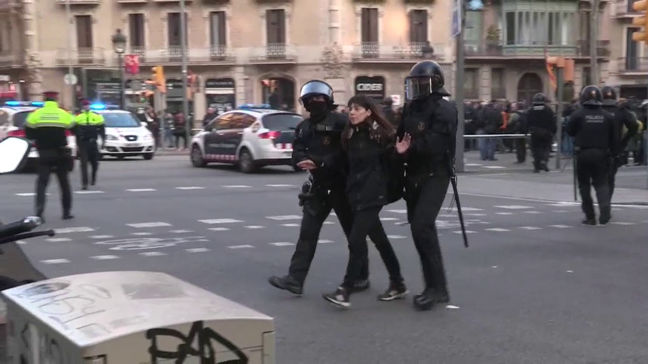 Un detenido por dar un puñetazo a un Mossos en las protestas del 21-F en Barcelona
