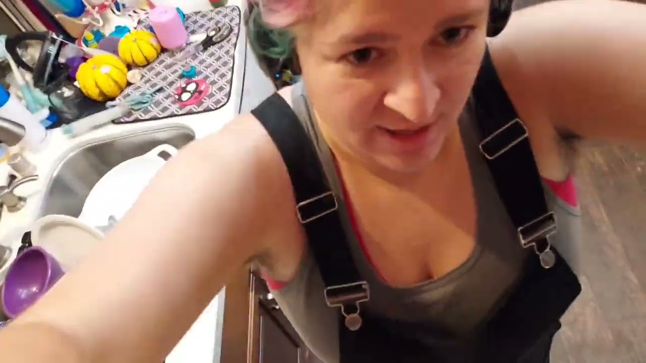 Welcome to my 9-5. Today, make your own salad 🥗 😋