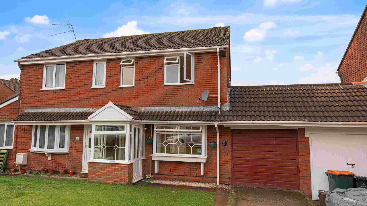 31 Cwm Dylan Close