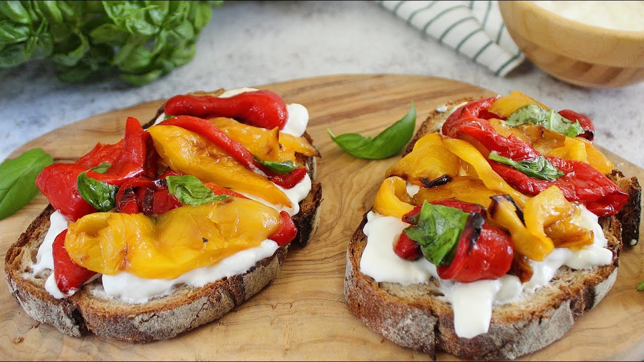 Un'idea per un antipasto: CROSTINI ESTIVI CON PEPERONI E STRACCIATELLA- La cucina di Rita