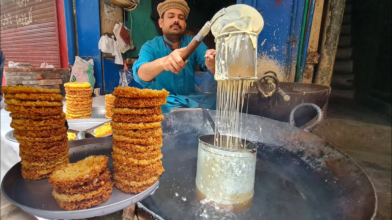 Khakhar Pura Recipe | Lahori Khakhar Pura | Lahori Pura | Lahore Street Food | Pakistani Street Food