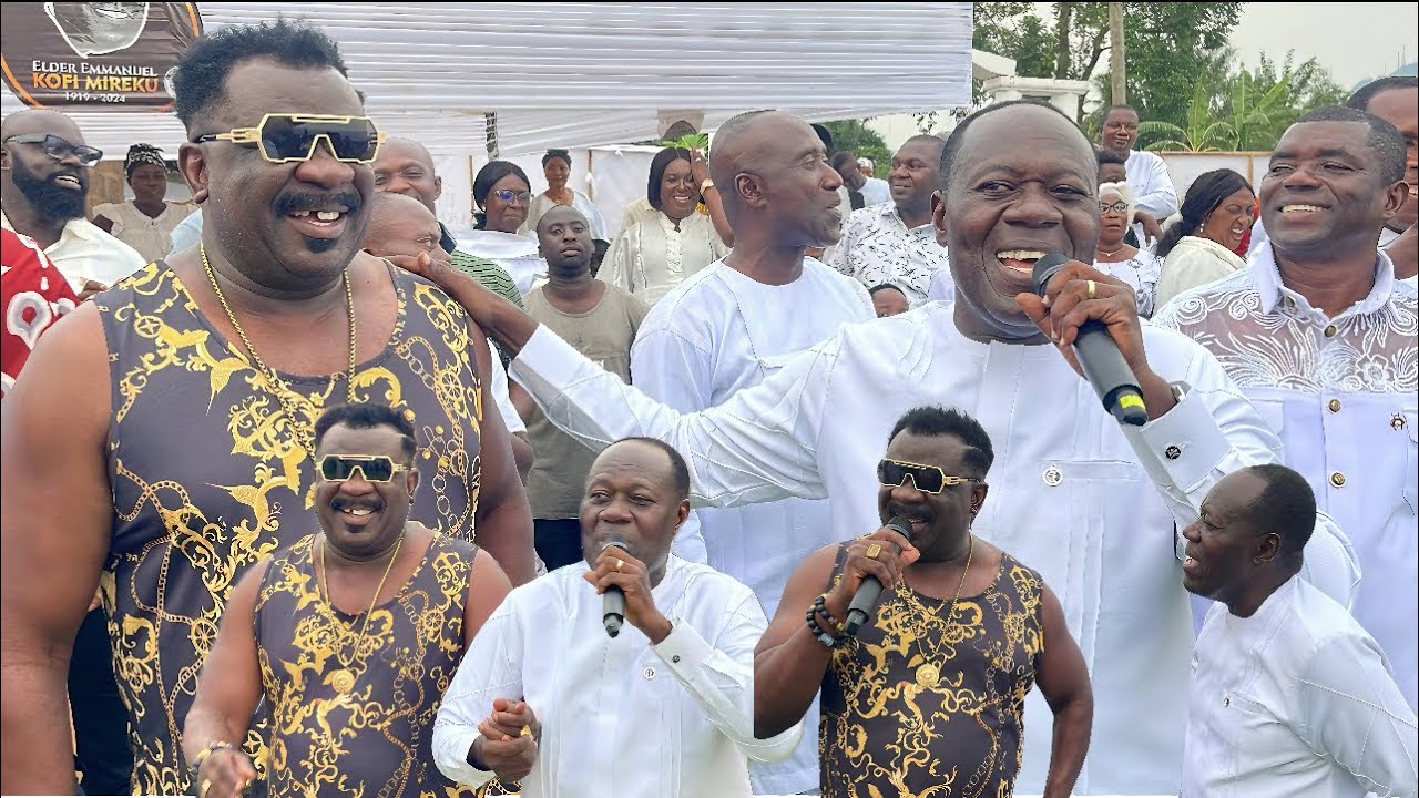 Surprise Moment!😃 Elder Mireku Invites actor Koo Fori to Sing at His Father’s Funeral
