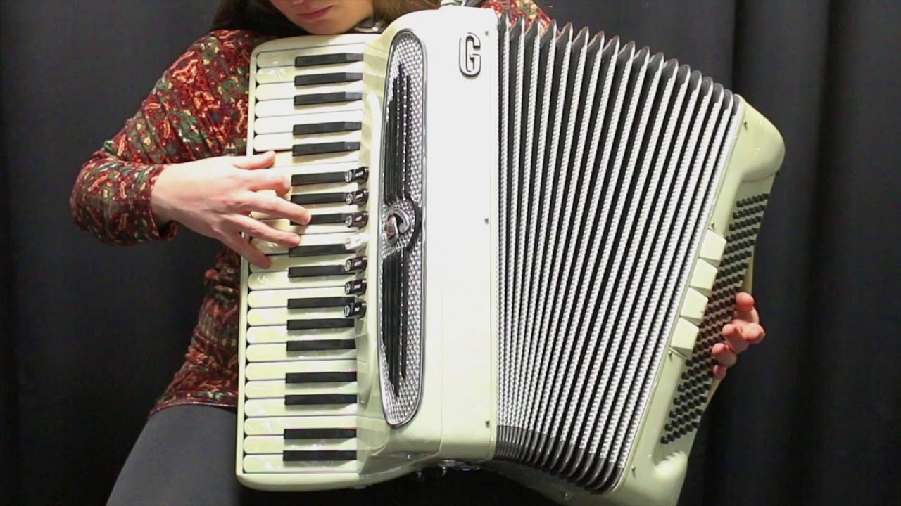 Certified Pre-owned Accordion: Giulietti F74 19-1/4
