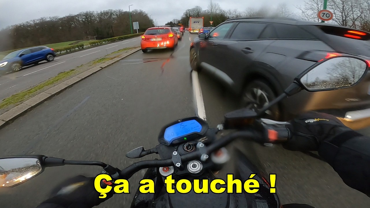 On me coupe la route et l'évitement n'était pas possible, mais où voulait t'elle aller ? Akravaach