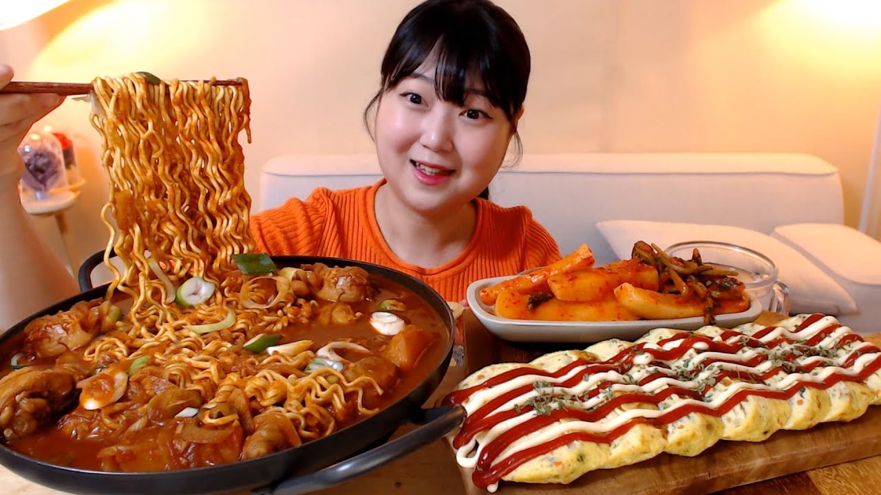 매콤한 국물 닭볶음탕에 라면사리🧡 통통한 계란말이 총각김치 쌀밥 요리 먹방 한식 집밥 Braised Spicy Chicken Egg Kimchi Mukbang Koreanfood
