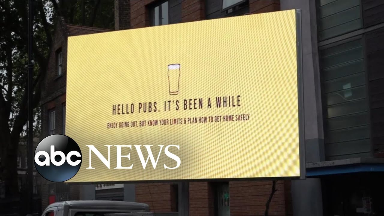 Restaurants, pubs packed with customers in UK