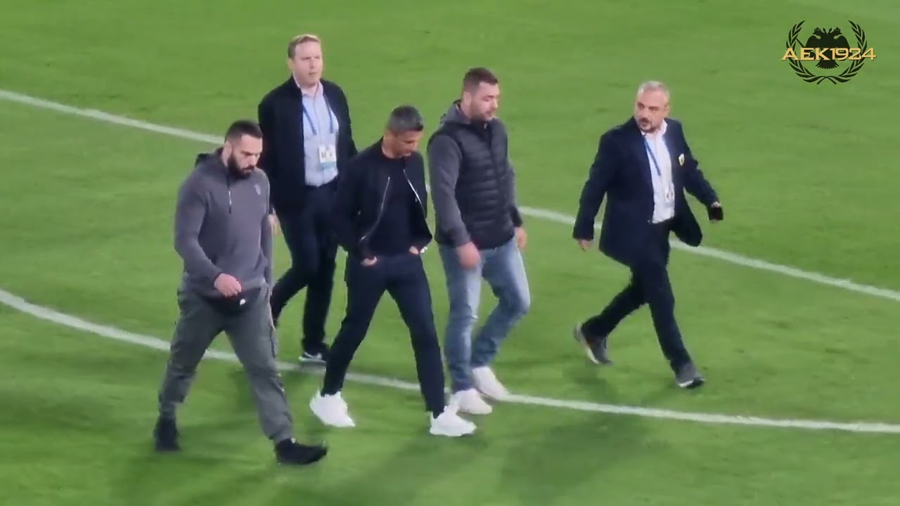 Προκλητικός Λουτσέσκου, βόλταρε στον αγωνιστικό χώρο - Προκαλούσε τον κόσμο της ΑΕΚ με χειρονομίες