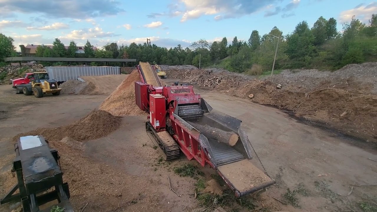 Amazing wood chipper machine! extreme and fast wood chipping technology.