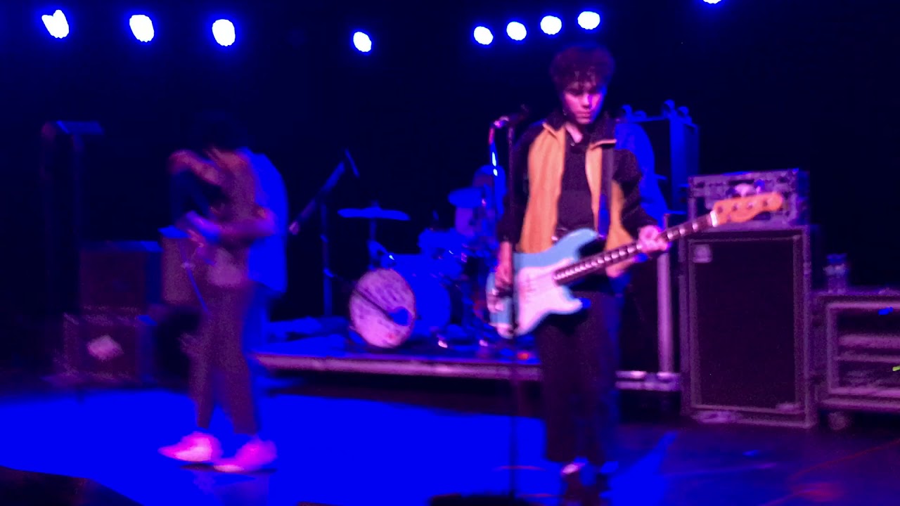 HUNNY performs “Gilding the Lily” and “July” LIVE at The Glass House in Pomona, California.
