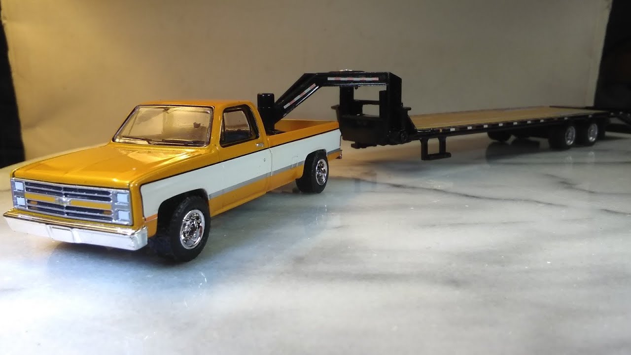 Greenlight B&B Farm Toys Exclusive 1984 Chevrolet K-20 & Gooseneck Trailer